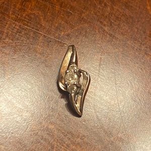 Diamond 10k white gold pendant